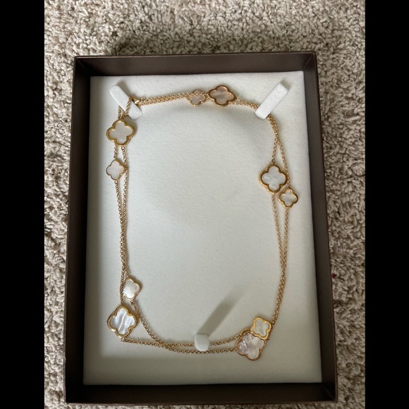 Clover mother of pearl gold plated necklace